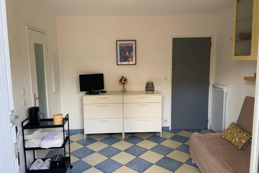 Appartement Les Bains de Mer YourHostHelper à Bandol Extérieur photo